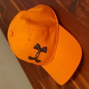 Under Armour fitted cap sz MD/LG